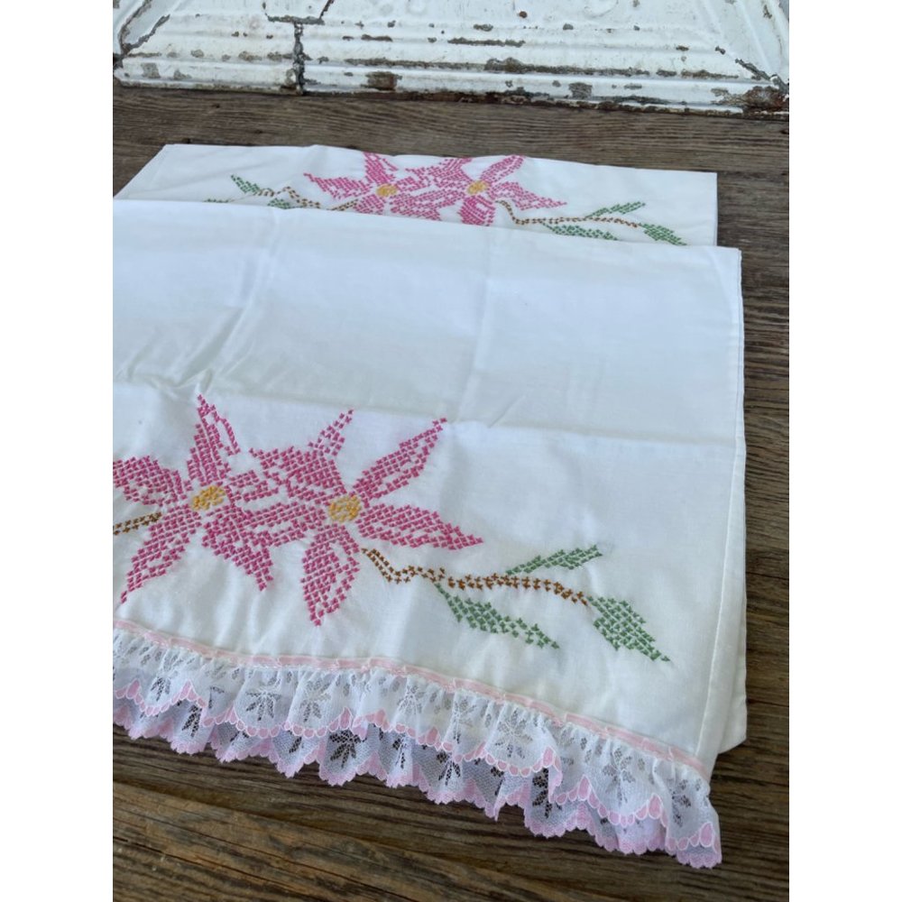 Vintage pair PIllow cases Embroidery Cross Stitch Pink Flowers - Picture 9 of 12